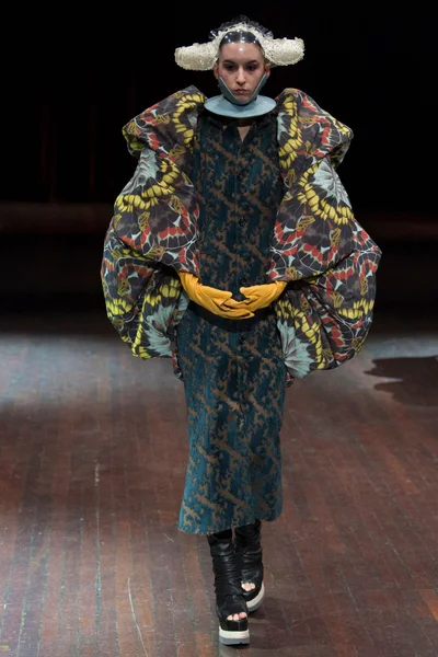 Look 32